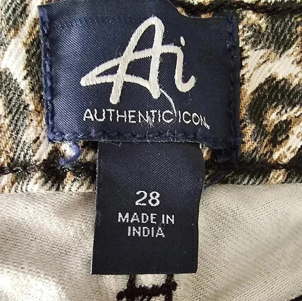 Authentic Icon Jeans 28 - Picture 2 of 3